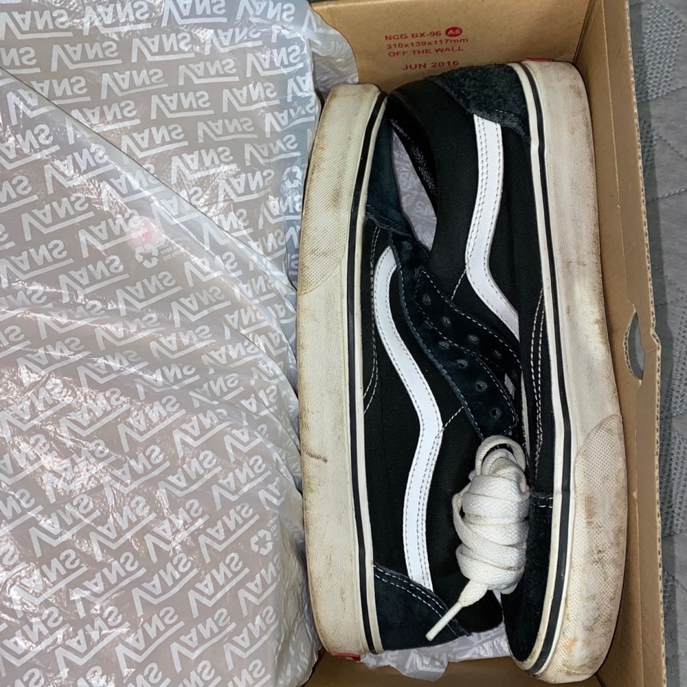 Men’s Vans Old Skool Black and White Size 9